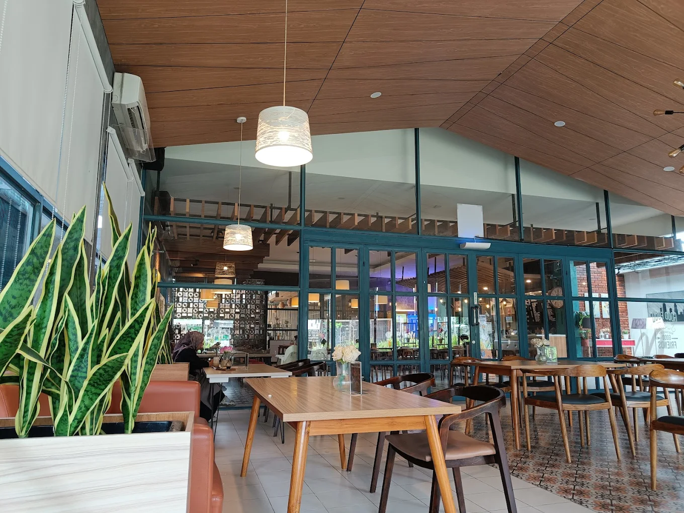 Suasana Kuilo Coffe & Kitchen