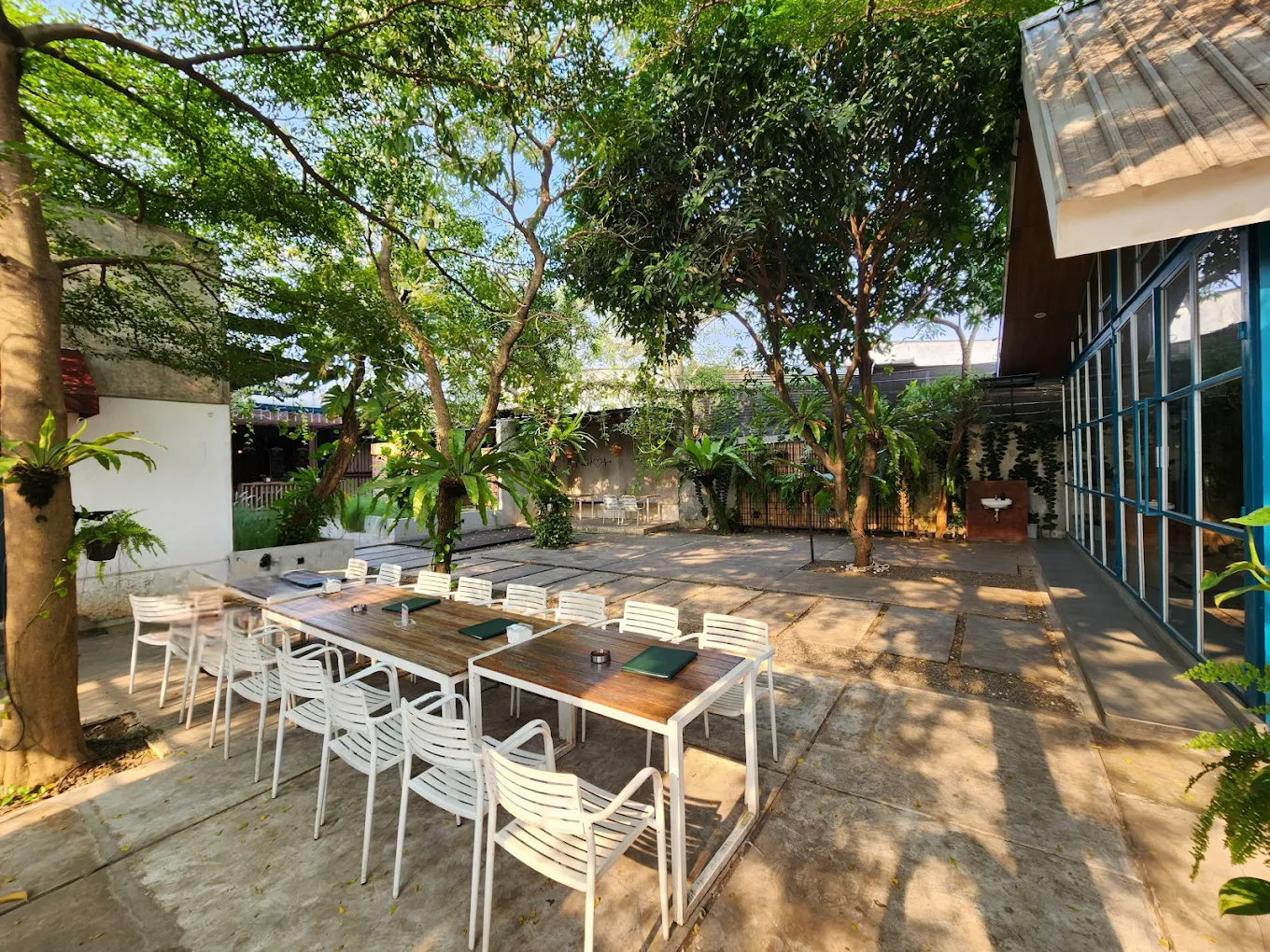 Suasana Kuilo Coffe & Kitchen
